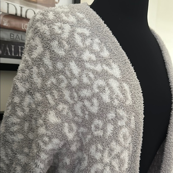 Pink Lily Gray Leopard Print Women's Sweater size small - Picture 3 of 7